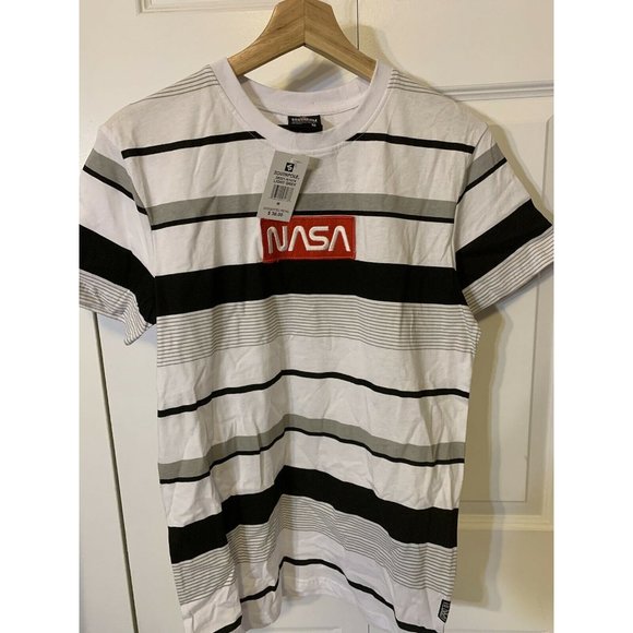 New Southpole Men's Sz M "NASA" Embroidered Logo T-Shirt‎ white black red NWT - Picture 3 of 7
